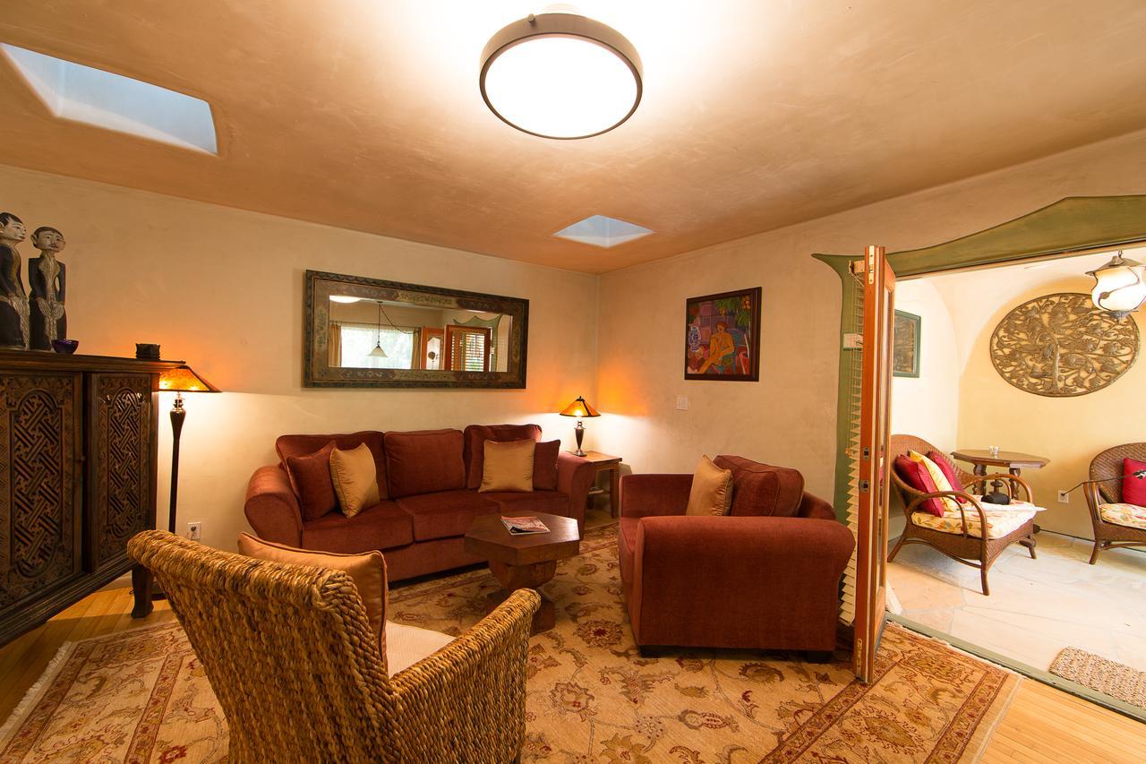 The Emerald Iguana Inn 4*
